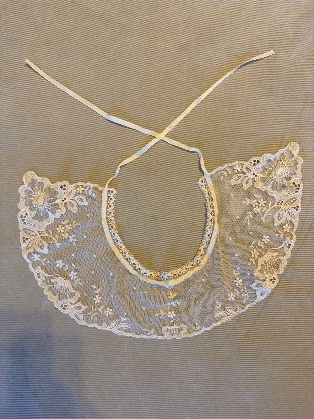 Beautiful Antique Girls Lace Collar (bottom)